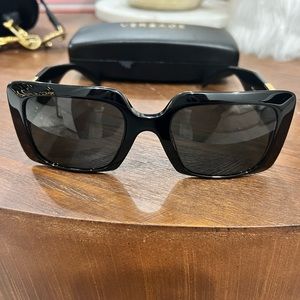 No scratches I use it like 4 times that’s it